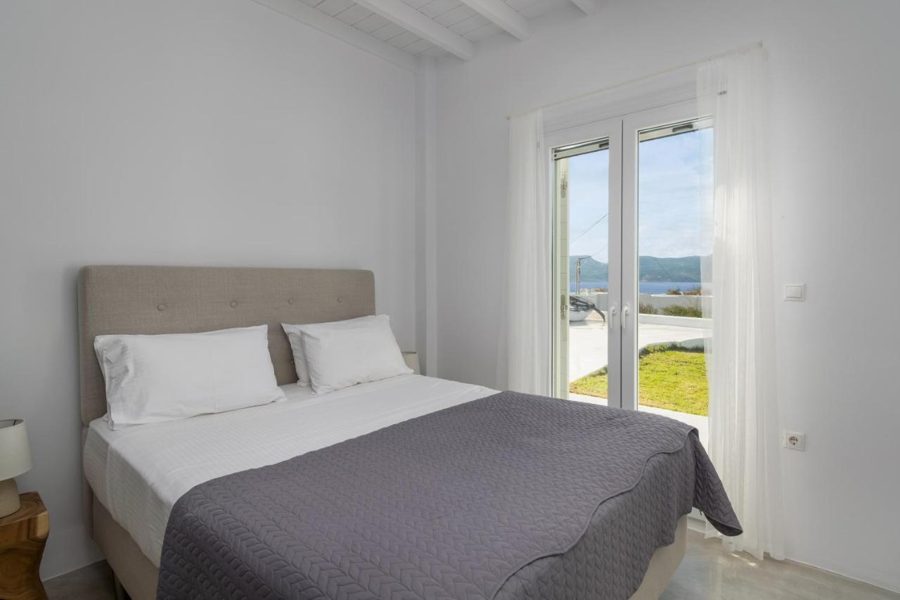 White Villa Adamantas (Milos)