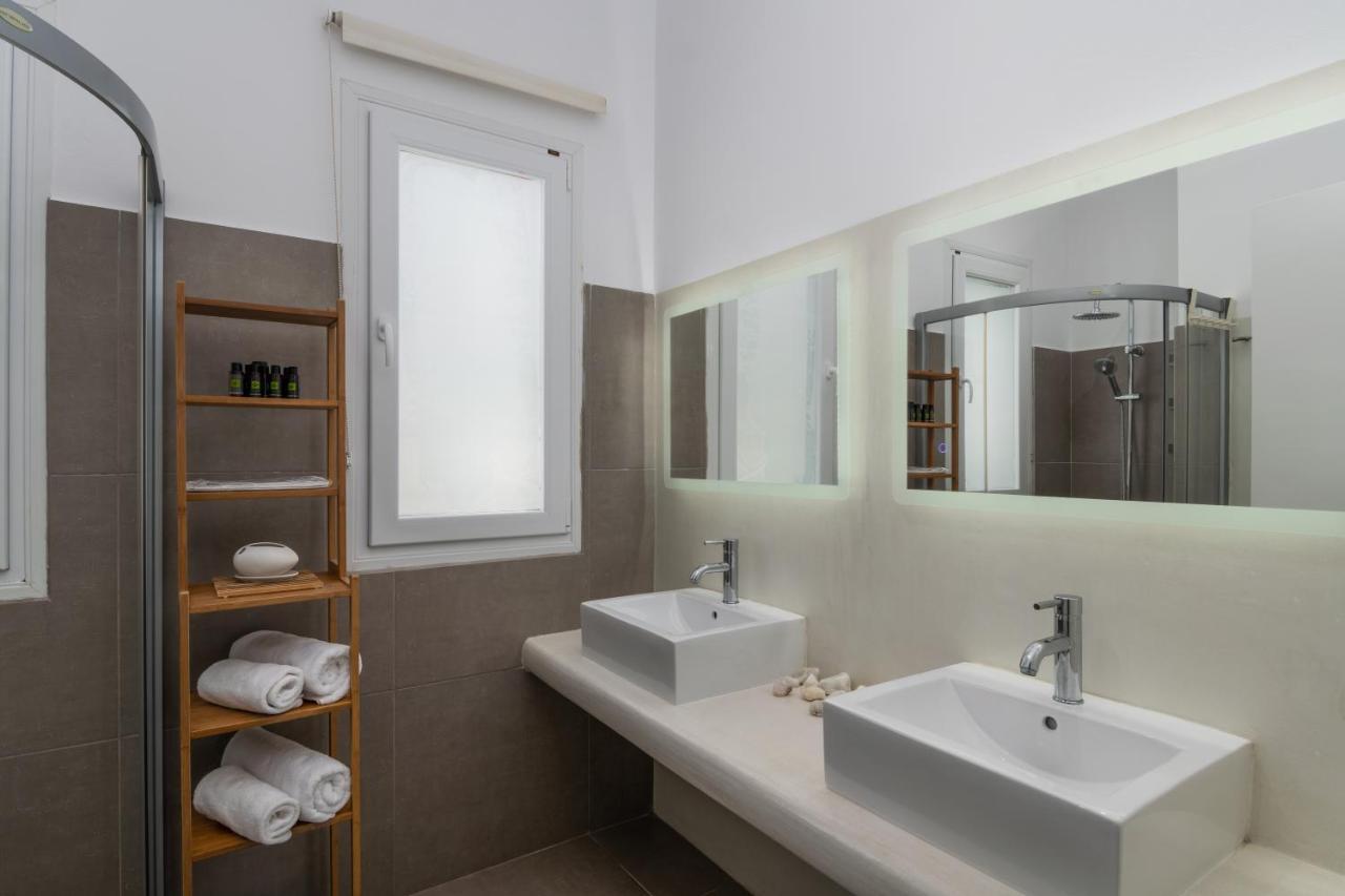White Villa Adamantas (Milos)