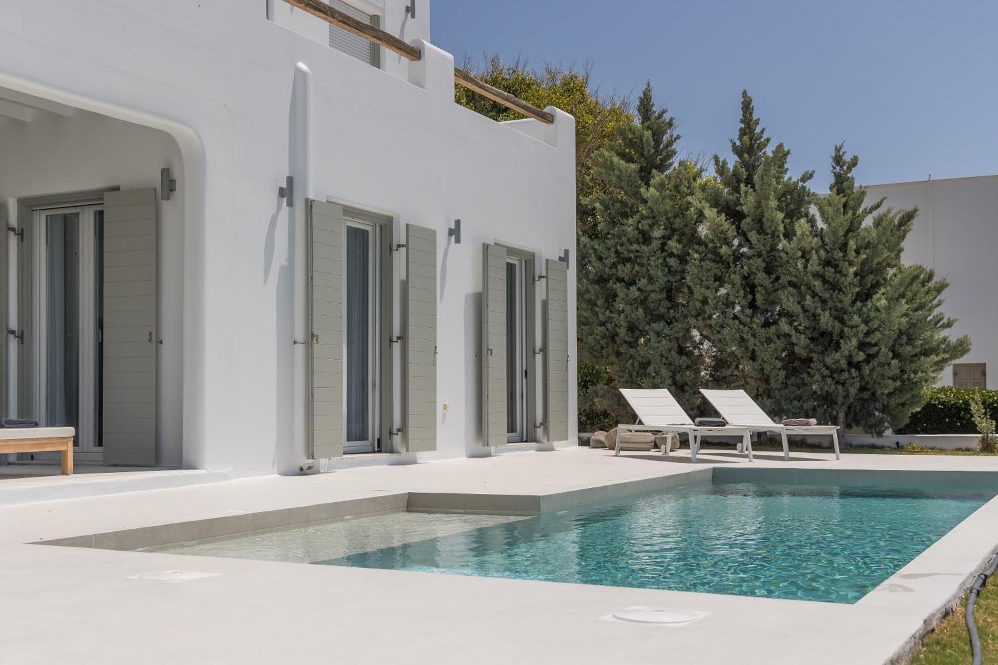 White * Adamantas (Milos)