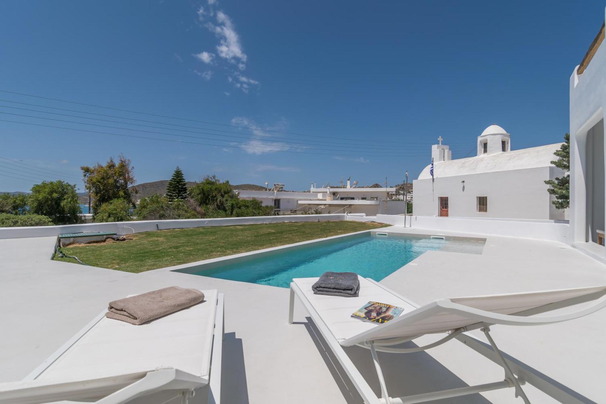Villa White Adamantas (Milos)