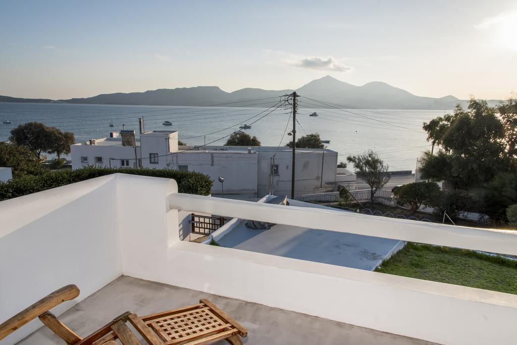 White Adamantas (Milos)