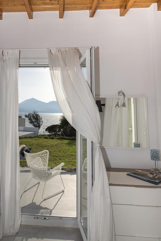Villa White Adamantas (Milos)