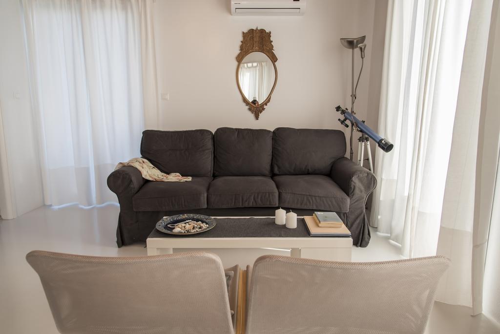 White Villa Adamantas (Milos)